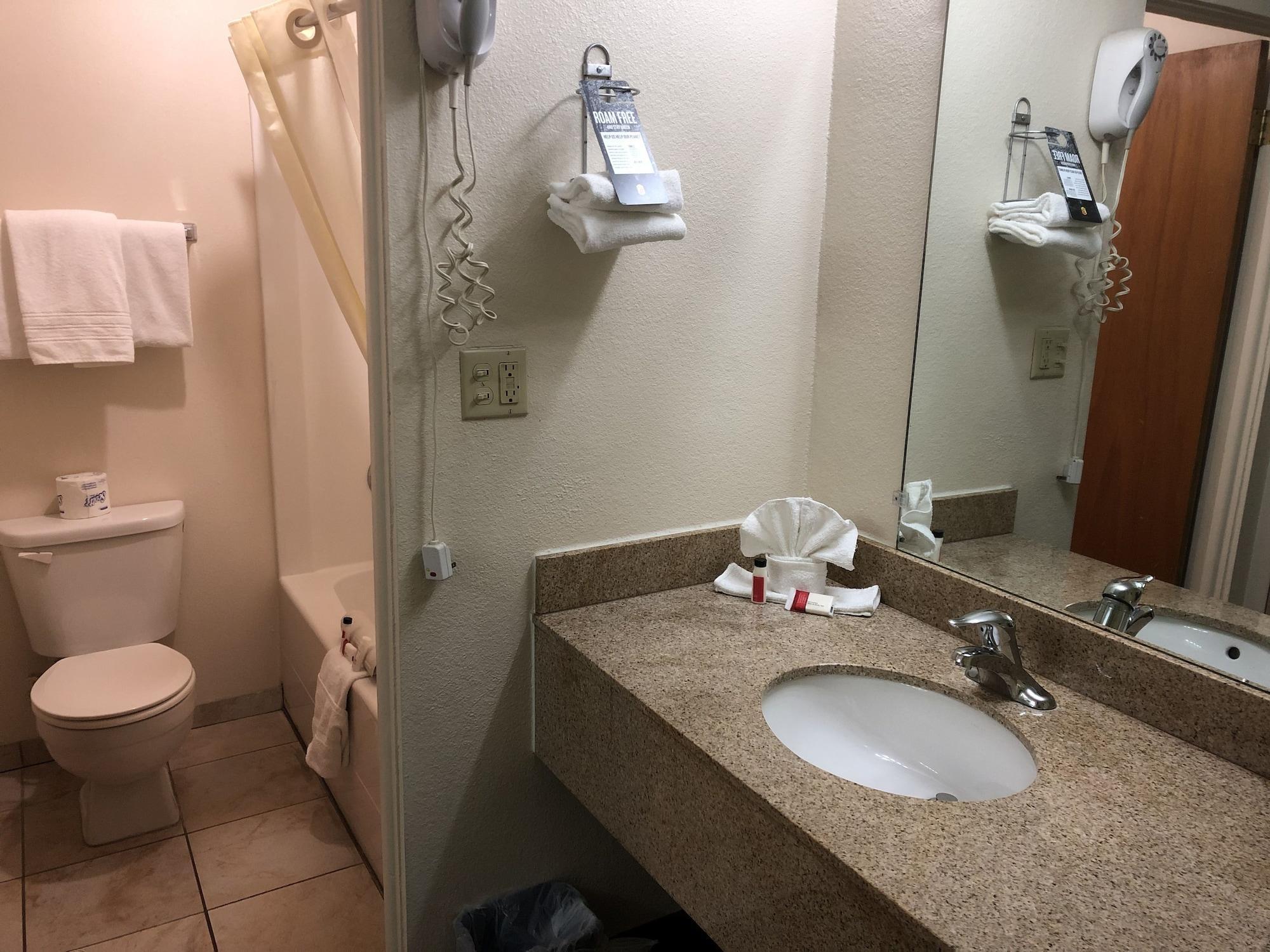Super 8 By Wyndham Ontario Motel Luaran gambar