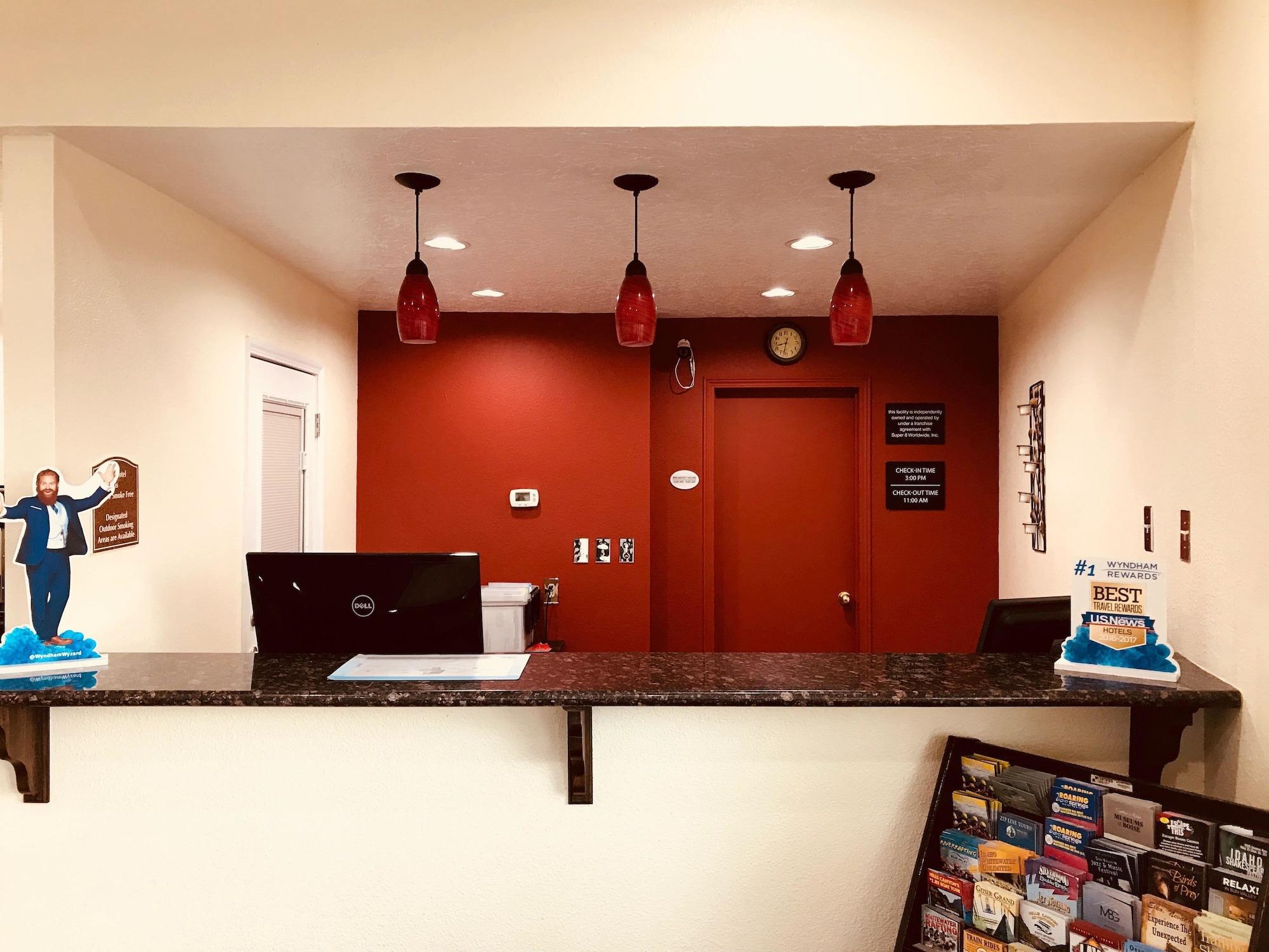 Super 8 By Wyndham Ontario Motel Luaran gambar