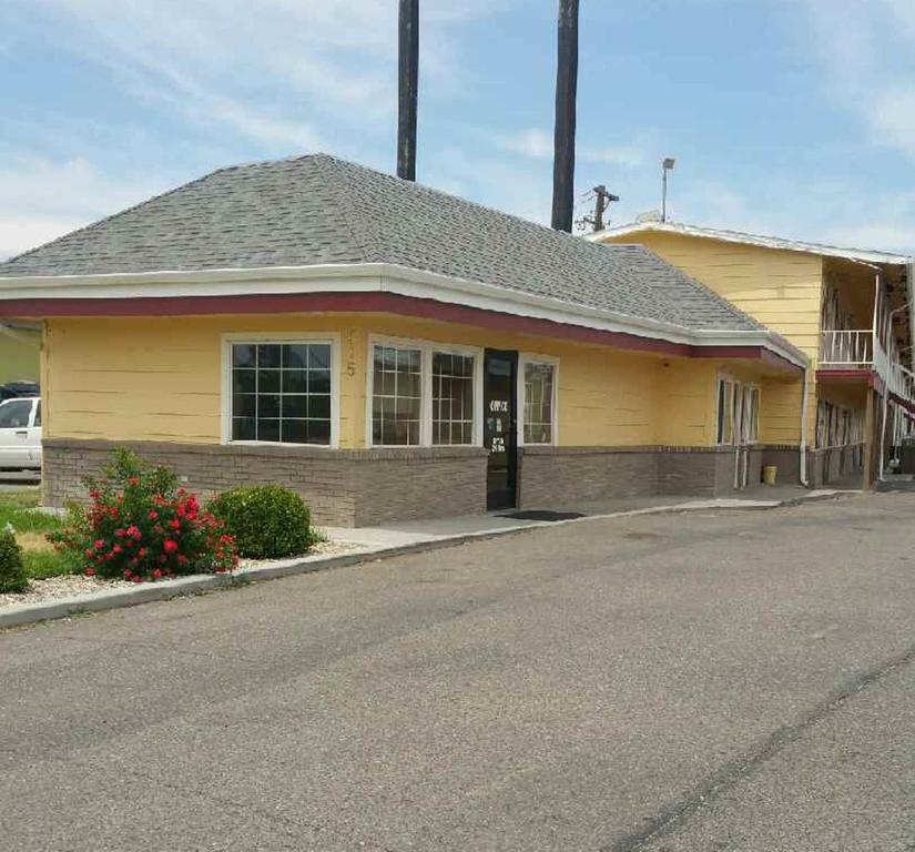 Super 8 By Wyndham Ontario Motel Luaran gambar