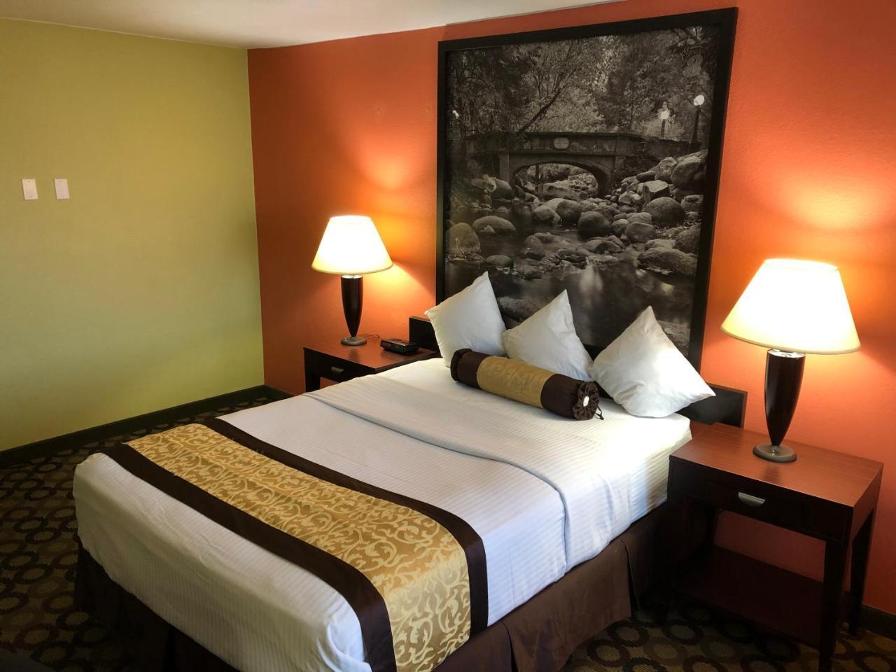 Super 8 By Wyndham Ontario Motel Luaran gambar